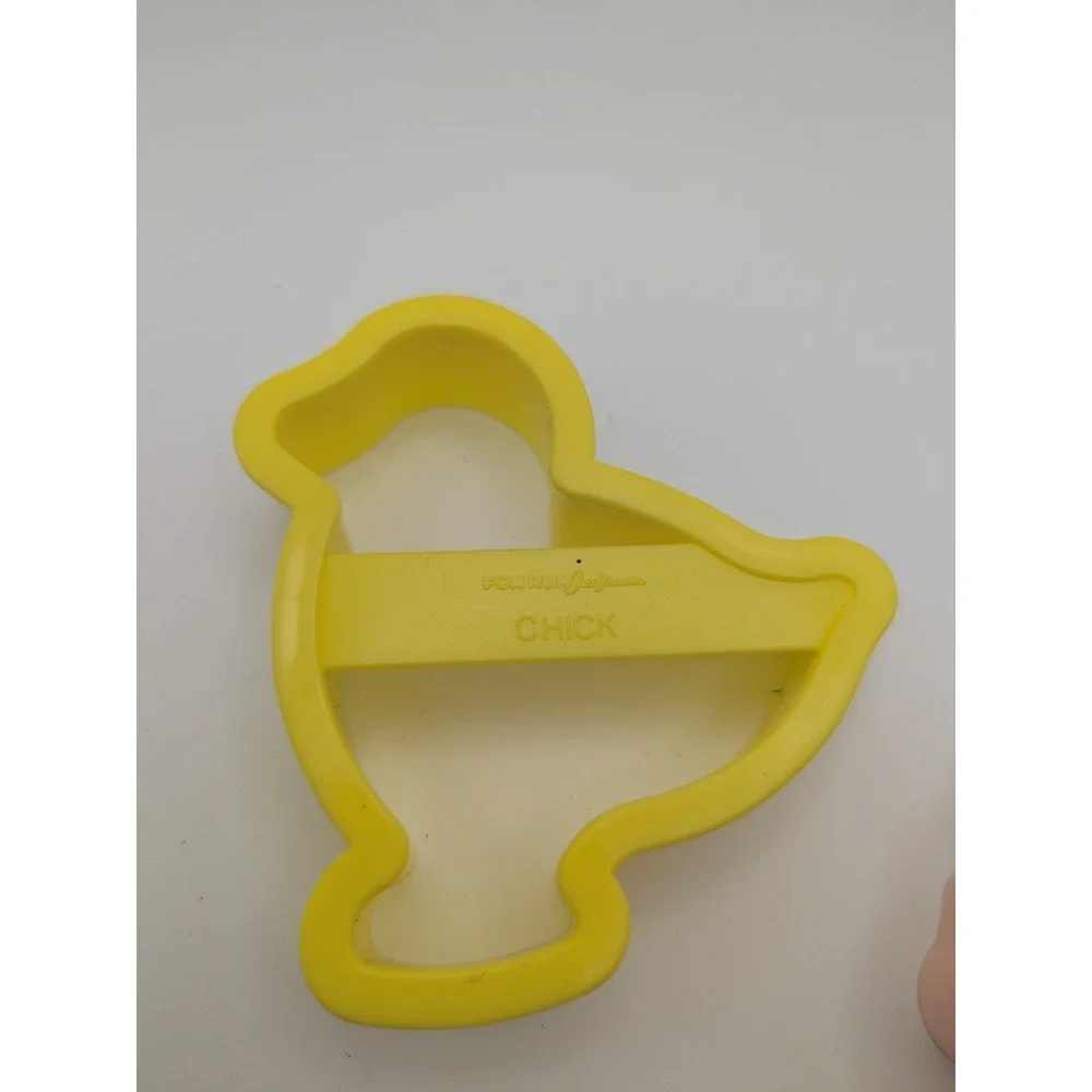 Vtg Fox Run‎ Easter Cookie Cutters Pink Bunny Yellow Chick Plastic Baking Tools